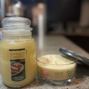 2 yankee candles christmas cookies